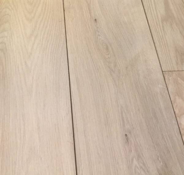 C2 – Massief eiken parket, gestopt, geschuurd