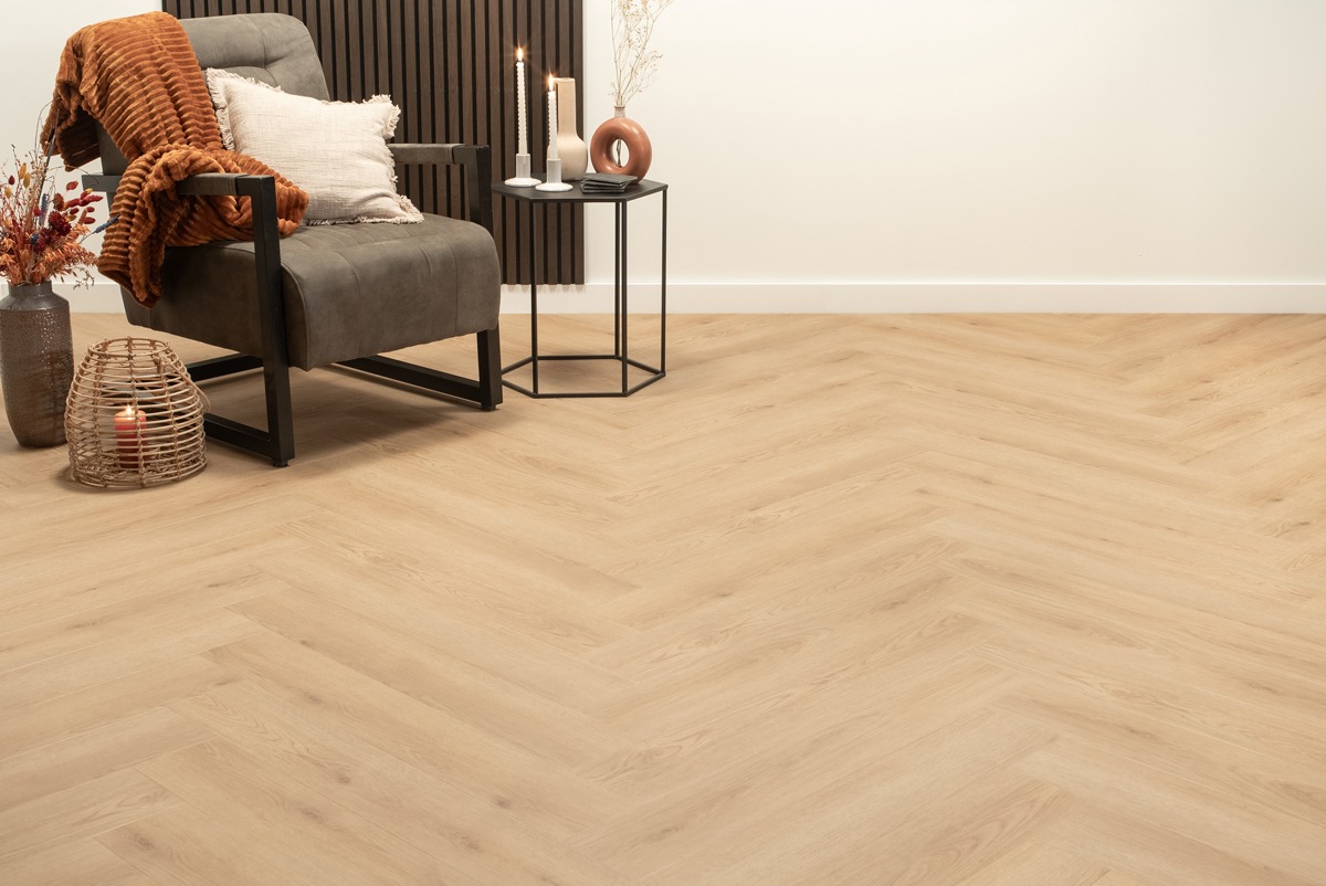 Floer Walvisgraat Click PVC Bryde Bruin sfeer front groot.jpg