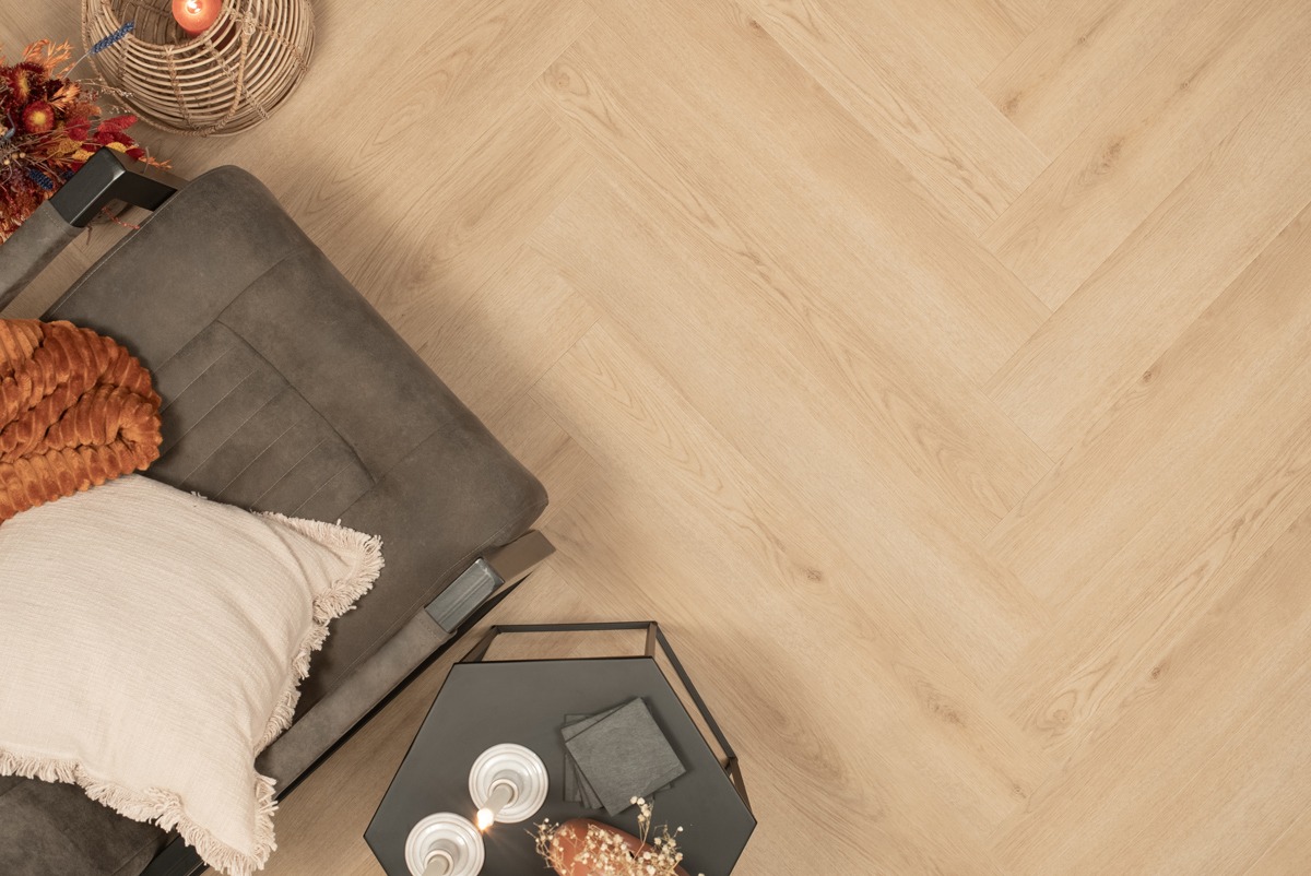 Floer Walvisgraat Click PVC Bryde Bruin sfeer topdown.jpg